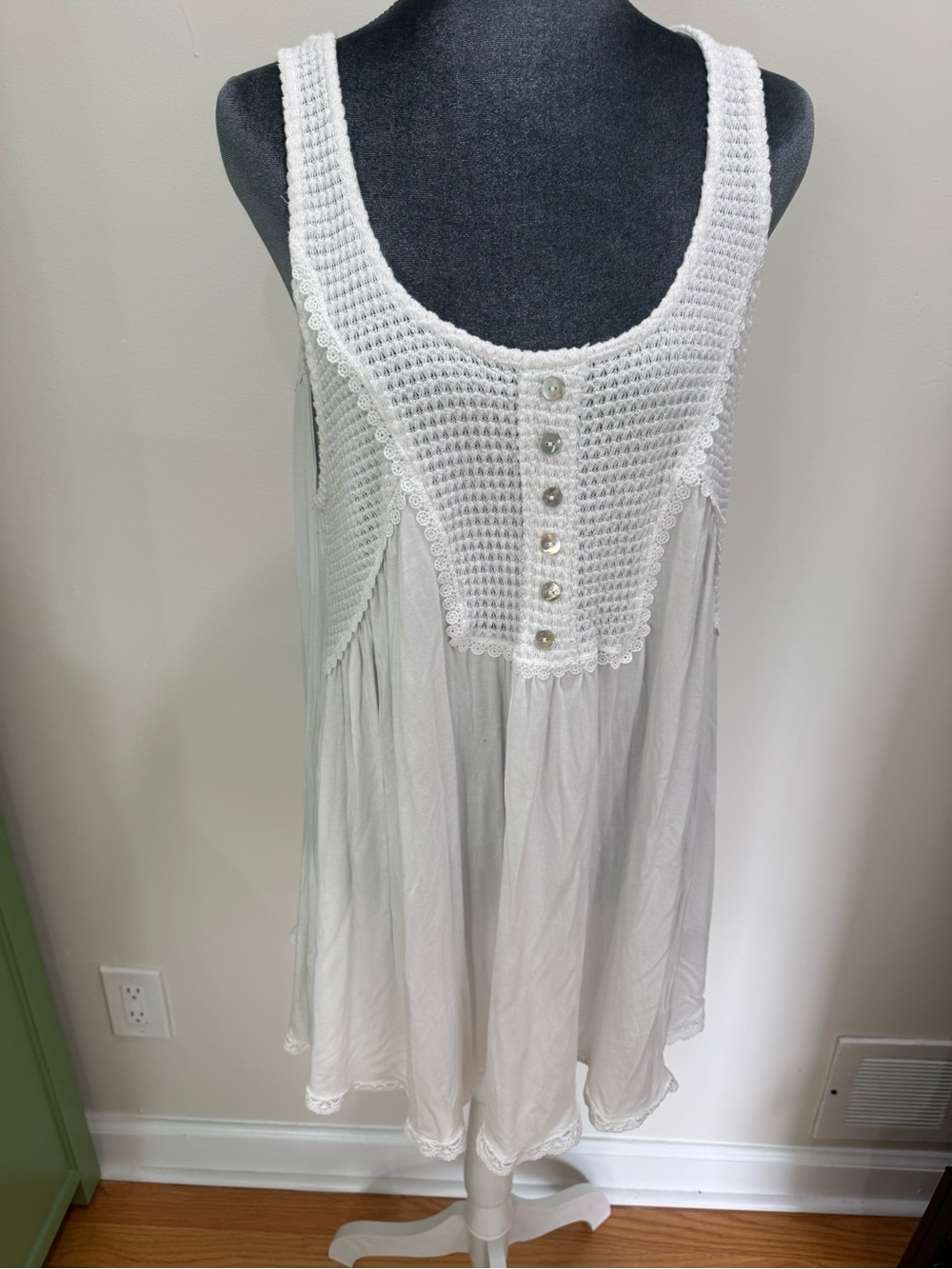 POL White and Black Rayon-Spandex Garment Tag YKD504